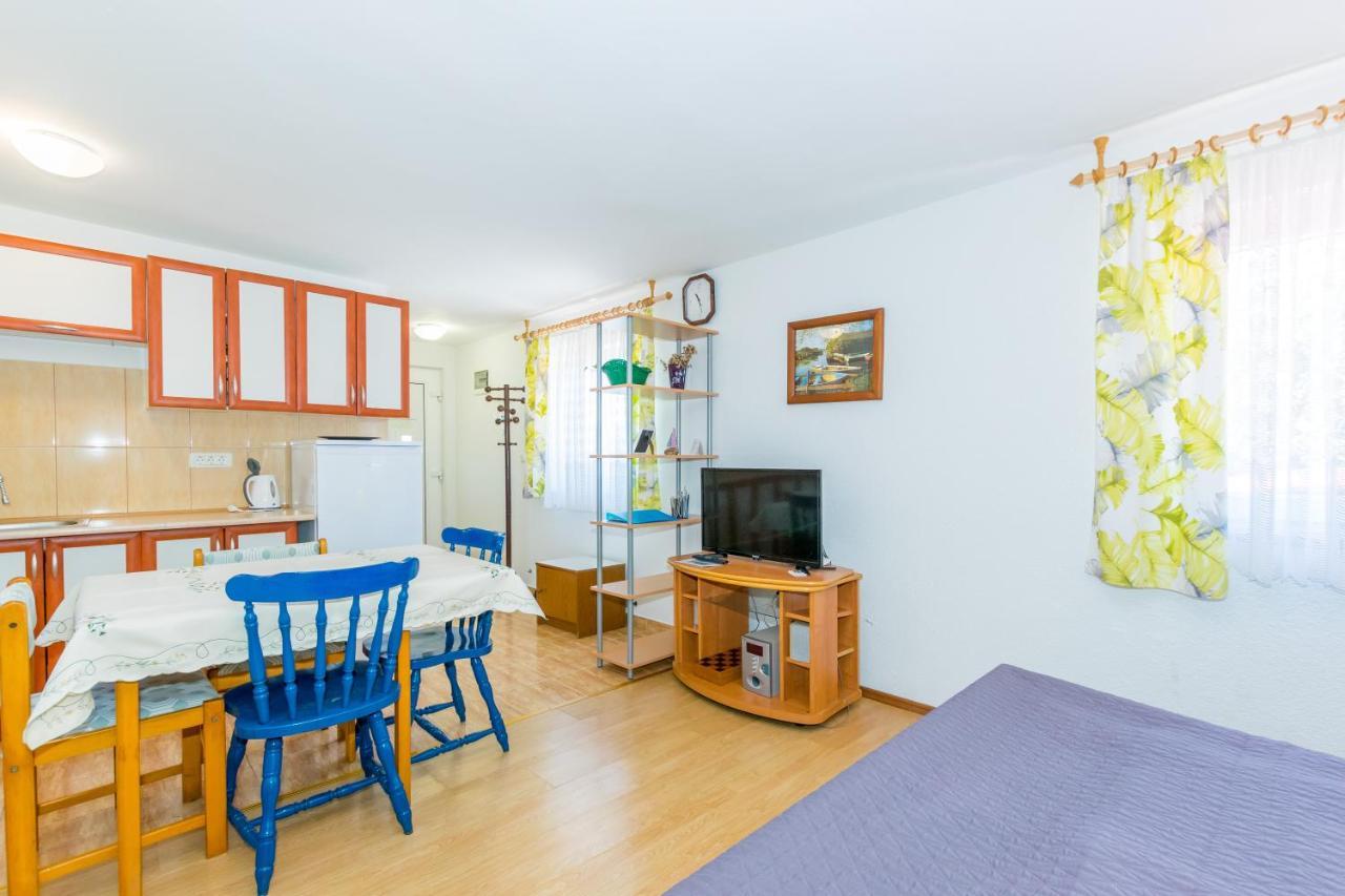 Cozy Apartments Emina Near The Sea プレマントゥーラ エクステリア 写真