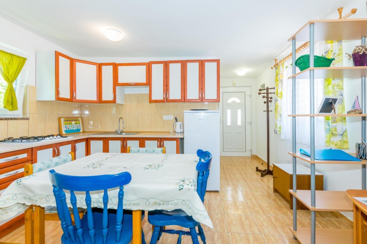 Cozy Apartments Emina Near The Sea プレマントゥーラ エクステリア 写真